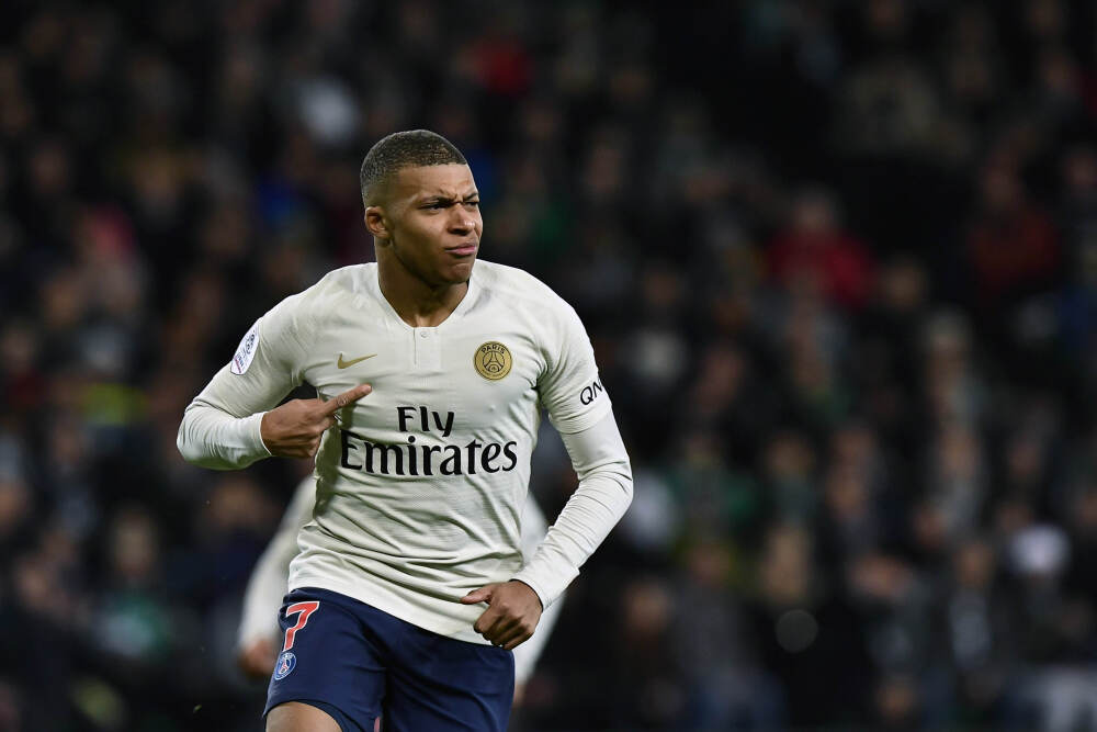 樊振东穿上海队服出征全运会